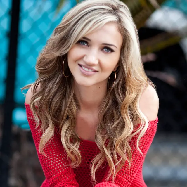 Meet Country Singer Sarah Darling 'Rising Star' Contestant (Original