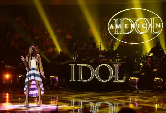 AMERICAN IDOL: Amber Holcolmb performs in front of the judges on AMERICAN IDOL airing live Tuesday, March 5 (8:00-10:00PM ET/PT) on FOX. CR: Michael Becker / FOX. Copyright / FOX.