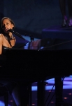 AMERICAN IDOL: Alicia Keyes performs on AMERICAN IDOL Thursday May 9 (8:00-9:00 PM ET/PT) on FOX. CR: Michael Becker / FOX. Copyright: FOX.