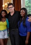 AMERICAN IDOL: Multi-talented artist Harry Connick, Jr mentors the final 4 on AMERICAN IDOL airing Wednesday, May, 1 (8:00-10:00 PM ET/PT) on FOX. L-R: Angie Miller, Amber Holcomb, Harry Conick, Jr. Candice Glover and Kree Harrison. CR: Michael Becker / FOX. Copyright: FOX.