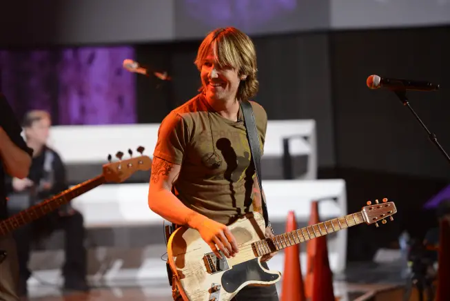 AMERICAN IDOL: Keith Urban at rehearsal for his live performace on AMERICAN IDOL Thursday, March, 28 (8:00-9:00 PM ET/PT) on FOX.  CR: Michael Becker / FOX. Copyright / FOX.
