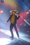 AMERICAN IDOL XIII: Caleb Johnson performs on AMERICAN IDOL XIII airing Wednesday, May 14 (8:00-10:00 PM ET / PT) on FOX. CR: Michael Becker / FOX. Copyright 2014 / FOX Broadcasting. Also Pictured: Jennifer Lopez (R).
