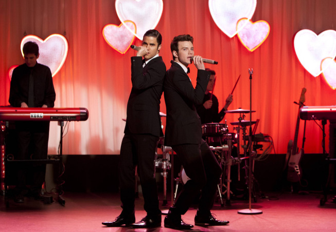 GLEE: Blaine (Darren Criss, L) and Kurt (Chris Colfer, R) perform at Will and Emma's wedding in the "I Do" episode of GLEE airing Thursday, Feb. 14 (9:00-10:00 PM ET/PT) on FOX. ©2013 Fox Broadcasting Co. CR: Adam Rose/FOX