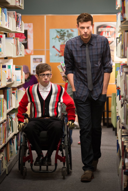 GLEE: Artie (Kevin McHale, L) and Finn (Cory Monteith, R) chat in the library in the "Naked" episode of GLEE airing Thursday, Jan. 31 (9:00-10:00 PM ET/PT) on FOX. Â©2013 Fox Broadcasting Co. CR: Eddy Chen/FOX