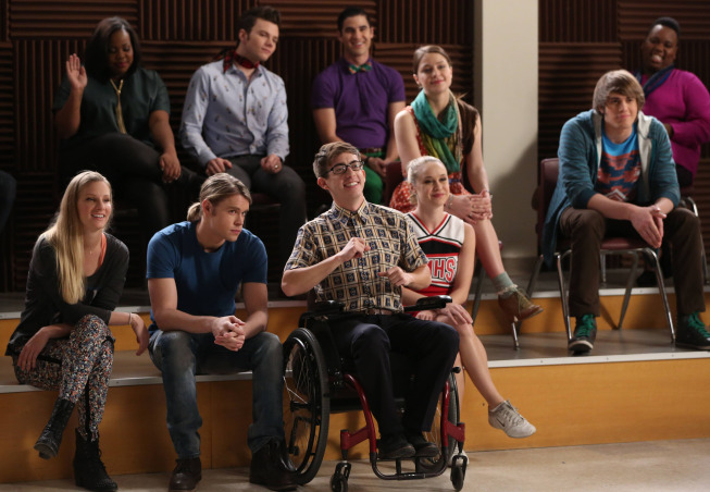 GLEE: Current and Alumni glee club members watch a performance in the "New Directions" episode of GLEE airing Tuesday, March 25 (9:00-10:00 PM ET/PT) on FOX. Â©2014 Broadcasting Co. CR: Tyler Golden/FOX