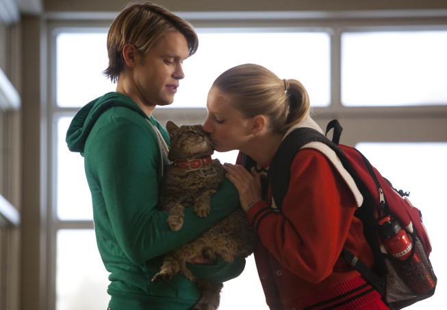 GLEE: Sam (Chord Overstreet, L) and Brittany (Heather Morris, R) care for Lord Tubbington in the "Shooting Star" episode of GLEE airing Thursday, April 11 (9:00-10:00 PM ET/PT) on FOX. ©2013 Fox Broadcasting Co. CR: Adam Rose/FOX