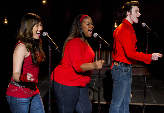 GLEE: Tina (Jenna Ushkowitz, L), Mercedes (Amber Riley, C) and Kurt (Chris Colfer, R) perform in the "Sweet Dreams" episode of GLEE airing Thursday, April 18 (9:00-10:00 PM ET/PT) on FOX. ©2013 Fox Broadcasting Co. Cr: Adam Rose/FOX
