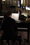 GLEE: Rachel (Lea Michele, L) performs with her mom (guest star Idina Menzel, R) in the "Sweet Dreams" episode of GLEE airing Thursday, April 18 (9:00-10:00 PM ET/PT) on FOX.©2013 Fox Broadcasting Co. Cr: Adam Rose/FOX