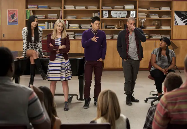 GLEE: McKinley High's alumni return as mentors to the current glee club members in the "Thanksgiving" episode of GLEE airing Thursday, Nov. 29 (9:00-10:00 PM ET/PT) on FOX. Pictured L-R: Naya Rivera, Dianna Agron, Harry Shum Jr., Mark Salling and Amber Riley. ©2012 Fox Broadcasting Co. CR: Adam Rose/FOX