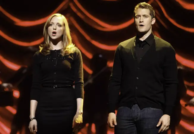 GLEE: Emma (Jayma Mays, L) and Will (Matthew Morrison, R) perform in the "Break Up" episode of GLEE airing Thursday, Oct. 4 (9:00-10:00 PM ET/PT) on FOX. ©2012 Fox Broadcasting Co. Cr: Jordin Althaus/FOX