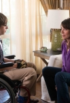 GLEE: Artie (Kevin McHale, L) chats with his mother (guest star Katey Sagal, R) in the "Wonder'ful" episode of GLEE airing Thursday, May 2 (9:00-10:00 PM ET/PT) on FOX. ©2013 Fox Broadcasting Co. CR: Adam Rose/FOX