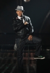 THE X FACTOR: Top 3 Perform: Chris Rene performs on THE X FACTOR Dec. 21 (8:00-9:30 PM ET/PT) on FOX. THE X FACTOR Finale airs Wed., Dec. 21 and Thurs., Dec. 22 on FOX. CR: Ray Mickshaw / FOX.