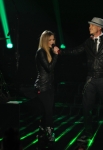 THE X FACTOR: Top 3 Perform: Avril Lavigne (L) and Chris Rene perform on THE X FACTOR Dec. 21 (8:00-9:30 PM ET/PT) on FOX. THE X FACTOR Finale airs Wed., Dec. 21 and Thurs., Dec. 22 on FOX. CR: Ray Mickshaw / FOX.
