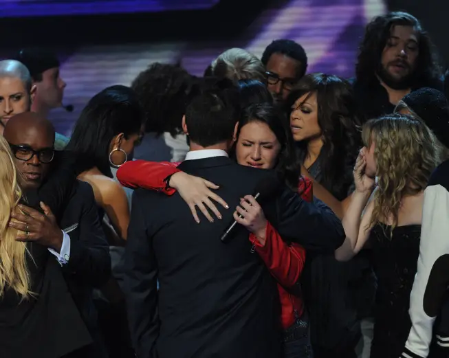 THE X FACTOR: L.A. Reid (L) and Simon Cowell (R) console members of inTENsity after they were eliminated  on THE X FACTOR Thursday, Nov. 3 (8:00-9:00 PM ET/PT) on FOX CR: Ray Mickshaw / FOX.