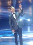 AMERICAN IDOL: Host Ryan Seacrest opens the AMERICAN IDOL Finale airing Thursday, April 7 (8:00-10:06 PM ET Live/PT tape-delayed) on FOX. © 2016 FOX Broadcasting Co. Cr: Ray Mickshaw/FOX