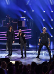 AMERICAN IDOL: American Idols return to perform during the AMERICAN IDOL Finale airing Thursday, April 7 (8:00-10:06 PM ET Live/PT tape-delayed) on FOX. © 2016 FOX Broadcasting Co. Cr: Ray Mickshaw/FOX