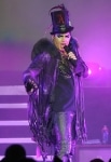 adam-lambert-hollywoodfl1-17