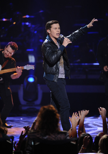 AMERICAN IDOL: Scotty McCreery performs at the AMERICAN IDOL finals airing Tuesday, May 24 (8:00-9:00- PM ET/PT) on FOX. CR: Michael Becker / FOX.