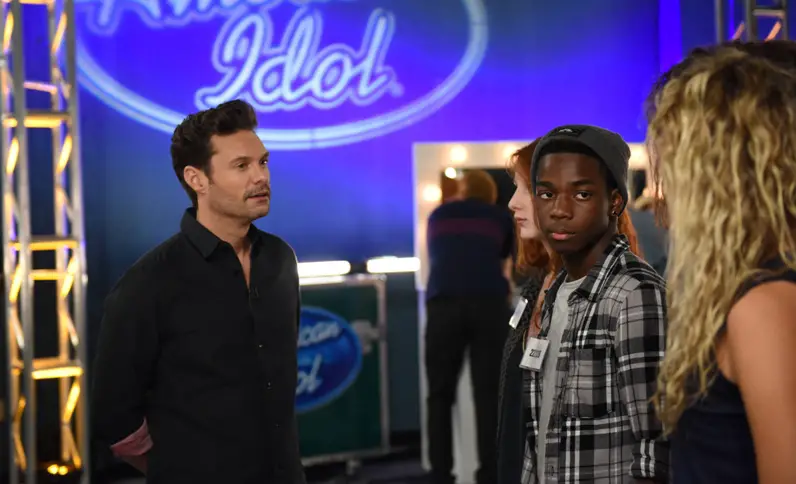 AMERICAN IDOL: L-R: Ryan Seacrest with contestants in the “Hollywood Round #2” episode of AMERICAN IDOL airing Thursday, Jan. 28 (8:00-10:00 PM ET/PT) on FOX. © 2016 FOX Broadcasting Co. Cr: Michael Becker / FOX.