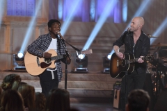 AMERICAN IDOL: L-R: Contestant Lee Jean with Chris Daughtry in the “Showcase #4: Judges Vote” episode of AMERICAN IDOL airing Thursday, Feb. 18 (8:00-10:00 PM ET/PT) on FOX. © 2016 FOX Broadcasting Co. Cr: Ray Mickshaw / FOX.