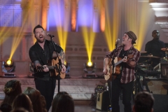 AMERICAN IDOL: L-R: David Cook with contestant CJ Johnson in the “Showcase #4: Judges Vote” episode of AMERICAN IDOL airing Thursday, Feb. 18 (8:00-10:00 PM ET/PT) on FOX. © 2016 FOX Broadcasting Co. Cr: Ray Mickshaw / FOX.