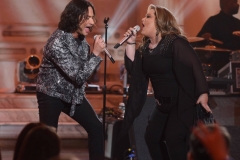 AMERICAN IDOL: L-R: Constantine Maroulis and contestant Shelbie Z in the “Showcase #4: Judges Vote” episode of AMERICAN IDOL airing Thursday, Feb. 18 (8:00-10:00 PM ET/PT) on FOX. © 2016 FOX Broadcasting Co. Cr: Ray Mickshaw / FOX.