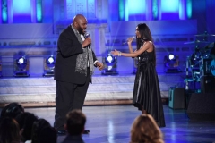 AMERICAN IDOL: Season 2 winner Ruben Studdard with contestant Stephany Negrete in the “Showcase #1: 1st 12 Performances” episode of AMERICAN IDOL airing Wednesday, Feb. 10 (8:00-9:01 PM ET/PT) on FOX. Cr: Michael Becker / FOX. © 2016 FOX Broadcasting Co.