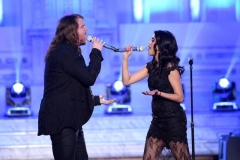 AMERICAN IDOL: Season 13 winner Caleb Johnson with contestant Sonika Vaid in the “Showcase #1: 1st 12 Performances” episode of AMERICAN IDOL airing Wednesday, Feb. 10 (8:00-9:01 PM ET/PT) on FOX. Cr: Michael Becker / FOX. © 2016 FOX Broadcasting Co.