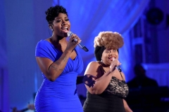 AMERICAN IDOL: Season 3 winner Fantasia with contestant La'Porsha Renae in the “Showcase #1: 1st 12 Performances” episode of AMERICAN IDOL airing Wednesday, Feb. 10 (8:00-9:01 PM ET/PT) on FOX. Cr: Michael Becker / FOX. © 2016 FOX Broadcasting Co.
