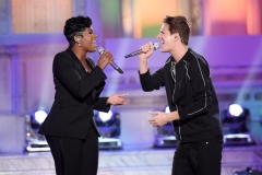 AMERICAN IDOL: Season 3 winner Fantasia with contestant Jordan Sasser in the†???Showcase #1: 1st 12 Performances??? episode of AMERICAN IDOL airing Wednesday, Feb. 10 (8:00-9:01 PM ET/PT) on FOX. Cr: Michael Becker / FOX. © 2016 FOX Broadcasting Co.