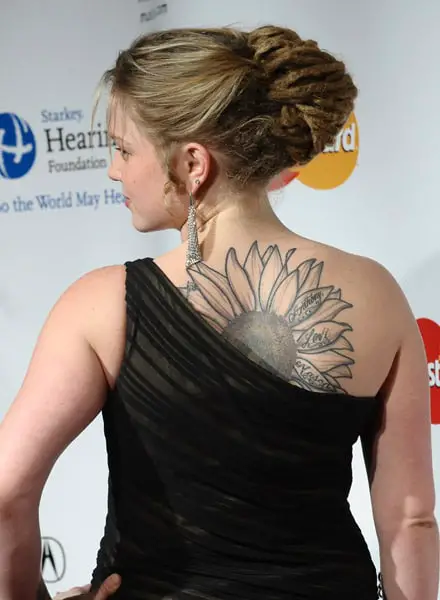 attends the 2011 MusiCares Person of the Year at Los Angeles Convention Center on February 11, 2011 in Los Angeles, California.