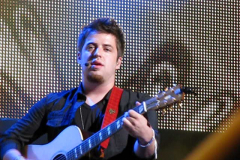 Lee DeWyze - Mansfield MA Idols Live 2010