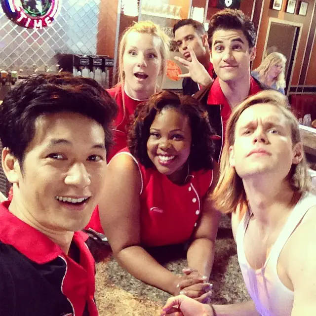 glee-newdirections-grad-9