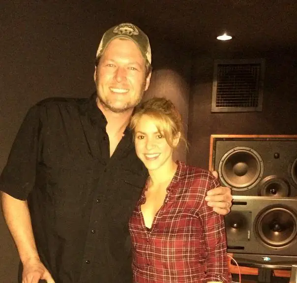 shakira-blakeshelton-studio