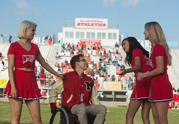 GLEE: Alumnae’s Quinn (Dianna Agron, L), Artie (Kevin McHale, second from L), Santana (Naya Rivera, third from L) and Brittany (Heather Morris, R) return to McKinley High in the second part of the special two-hour “Loser Like Me/Homecoming” Season Premiere episode of GLEE on Friday, Jan. 9 (8:00-10:00 PM ET/PT) on FOX. ©2014 Fox Broadcasting Co. CR: Adam Rose/FOX
