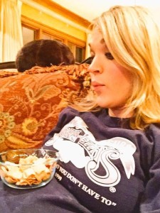 carrieunderwood-tummy