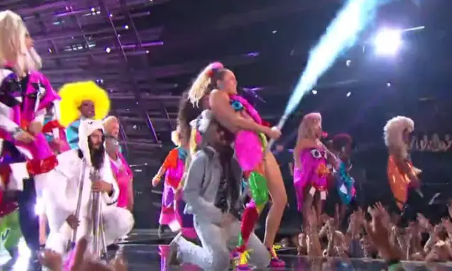 MTV VMA 2015 Video Music Awards Performances (VIDEOS)