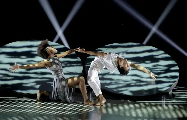 SO YOU THINK YOU CAN DANCE: L-R: Top 16 contestants Ariana Crowder and Jim Nowakowski perform a Contemporary routine choreographed by Sean Cheesman on SO YOU THINK YOU CAN DANCE airing Monday, August 3 (8:00-10:00 PM ET live/PT tape-delayed) on FOX. ©2015 FOX Broadcasting Co. Cr: Adam Rose