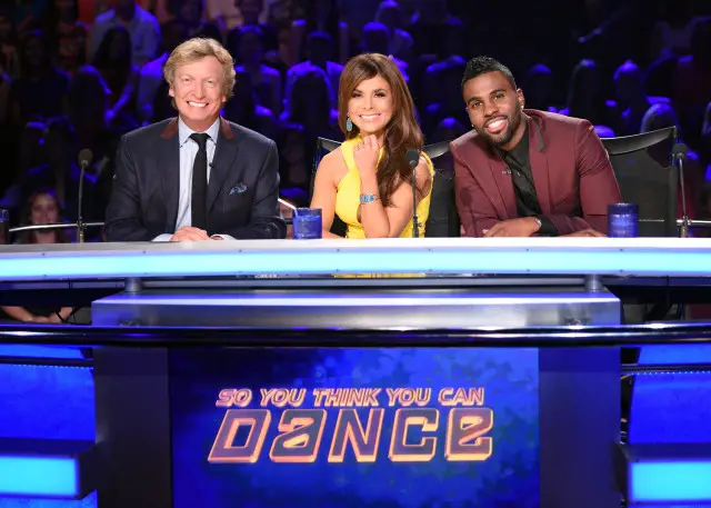 JUDGES: SO YOU THINK YOU CAN DANCE: L-R: Resident judges Nigel Lythgoe, Paula Abdul and Jason Derulo on SO YOU THINK YOU CAN DANCE airing Monday, August 31 (8:00-10:00 PM ET live/PT tape delayed) on FOX. ©2015 FOX Broadcasting Co. Cr: Michael Becker