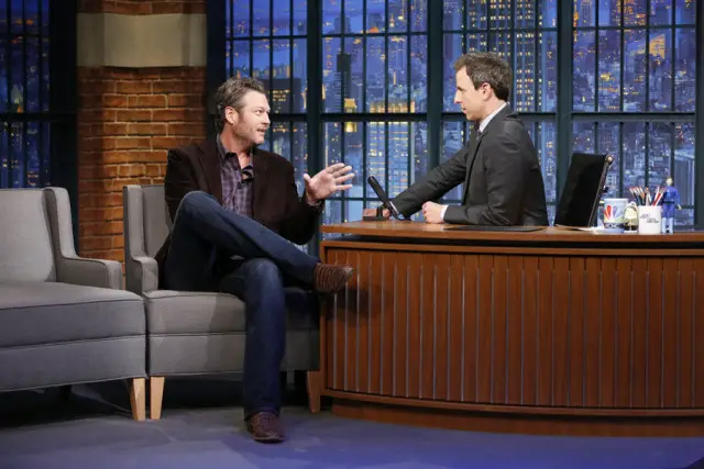 LATE NIGHT WITH SETH MEYERS -- Episode 278 -- Pictured: (l-r) The Voice coach, Blake Shelton, during an interview with host Seth Meyers on October 27, 2015 -- (Photo by: Lloyd Bishop/NBC)