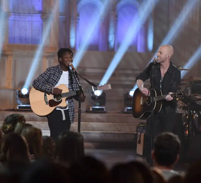 AMERICAN IDOL: L-R: Contestant Lee Jean with Chris Daughtry in the “Showcase #4: Judges Vote” episode of AMERICAN IDOL airing Thursday, Feb. 18 (8:00-10:00 PM ET/PT) on FOX. © 2016 FOX Broadcasting Co. Cr: Ray Mickshaw / FOX.