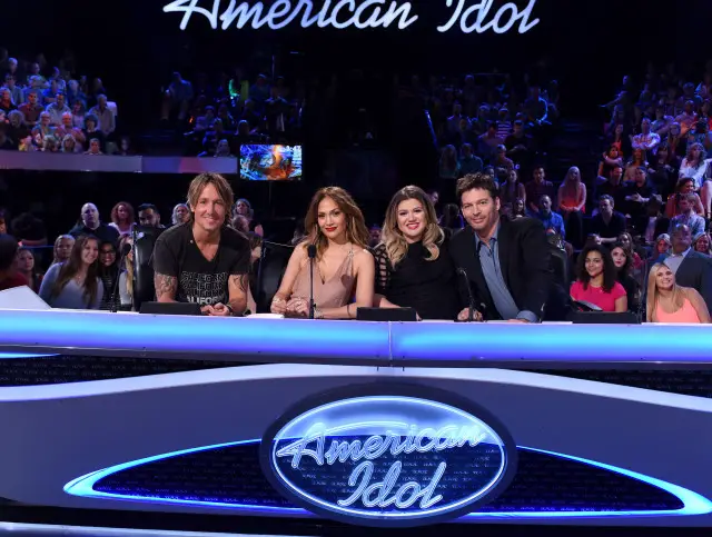 AMERICAN IDOL: Top 10: L-R: Judges Keith Urban, Jennifer Lopez, guest judge and Season 1 winner Kelly Clarkson, and judge Harry Connick Jr. on AMERICAN IDOL airing Thursday, Feb. 25 (8:00-10:00 PM ET/PT) on FOX. © 2016 FOX Broadcasting Co. Cr: Ray Mickshaw/ FOX. This image is embargoed until Thursday, Feb. 25,10:00PM PT / 1:00AM ET