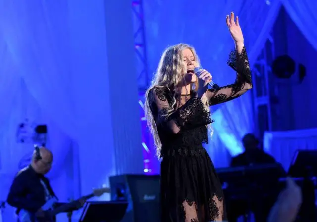 AMERICAN IDOL: Contestant Emily Brooke in the “Showcase #1: 1st 12 Performances” episode of AMERICAN IDOL airing Wednesday, Feb. 10 (8:00-9:01 PM ET/PT) on FOX. Cr: Michael Becker / FOX. © 2016 FOX Broadcasting Co.