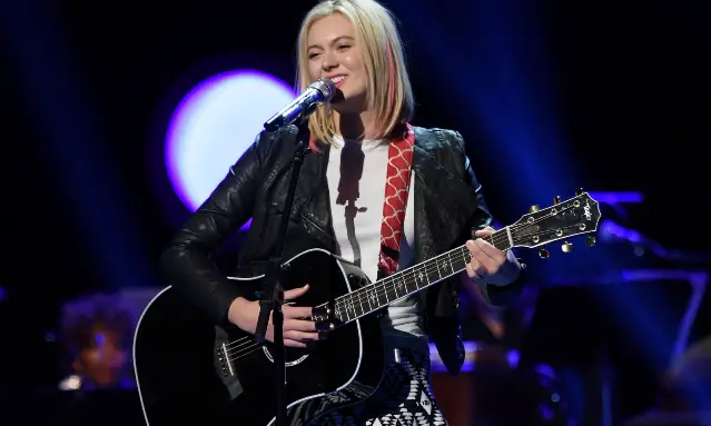 AMERICAN IDOL: Olivia Roxperforms in the “Hollywood Round #3” episode of AMERICAN IDOL airing Wednesday, Feb. 3 (8:00-9:01 PM ET/PT) on FOX. © 2016 FOX Broadcasting Co. Cr: Michael Becker / FOX.