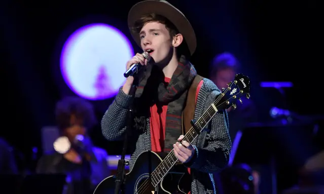 AMERICAN IDOL: Thomas Stringfellow performs in the “Hollywood Round #3” episode of AMERICAN IDOL airing Wednesday, Feb. 3 (8:00-9:01 PM ET/PT) on FOX. © 2016 FOX Broadcasting Co. Cr: Michael Becker / FOX.