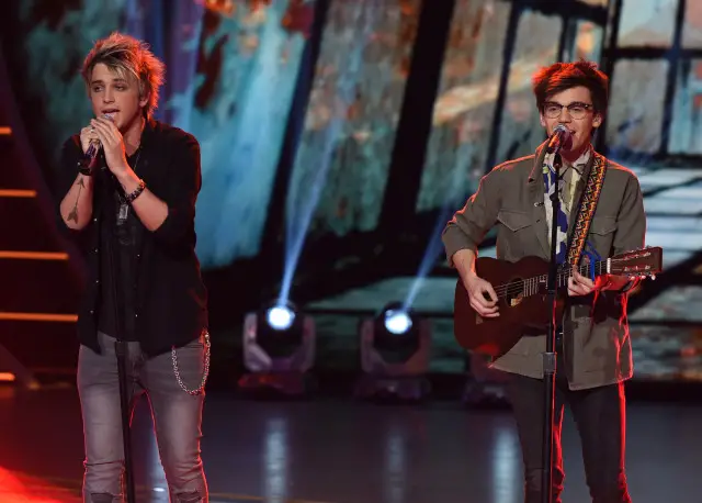 AMERICAN IDOL: Top 6: L-R: Contestants Dalton Rapattoni and MacKenzie Bourg perform on AMERICAN IDOL airing Thursday, March 10 (8:00-10:00 PM ET/PT) on FOX. © 2016 FOX Broadcasting Co. Cr: Ray Mickshaw/ FOX. This image is embargoed until Thursday, March 10,10:00PM PT / 1:00AM ET