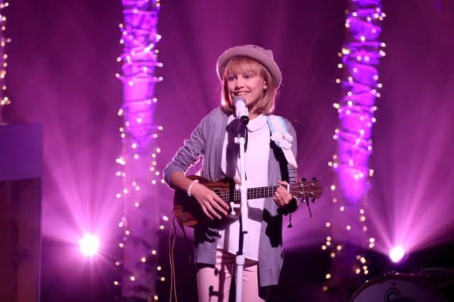 THE TONIGHT SHOW STARRING JIMMY FALLON -- Episode 0540 -- Pictured: Musical guest Grace VanderWaal performs on September 23, 2016 -- (Photo by: Andrew Lipovsky/NBC)