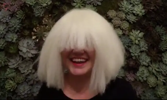 Kelly Clarkson Sia Halloween Costume Sings Chandelier