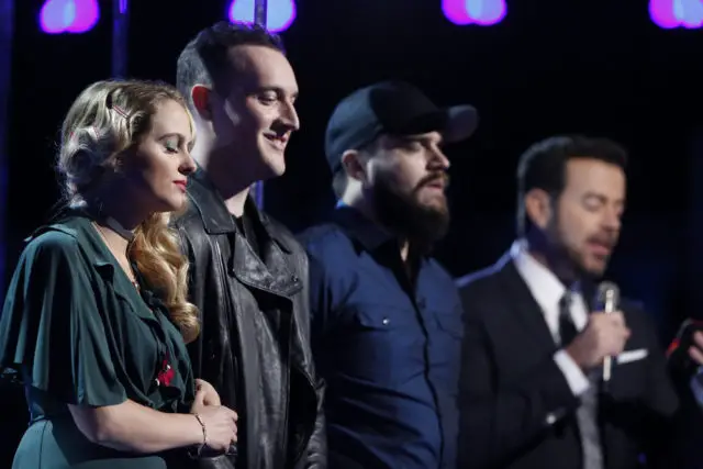 THE VOICE -- "Live Top 11" Episode: 1115B -- Pictured: (l-r) Darby Walker, Aaron Gibson, Josh Gallagher, Carson Daly -- (Photo by: Trae Patton/NBC)