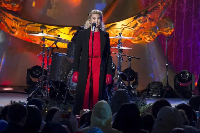 CHRISTMAS IN ROCKEFELLER CENTER 2016-- Pictured: Tori Kelly during the 2016 Christmas in Rockefeller Center -- (Photo by: Virginia Sherwood/NBC)